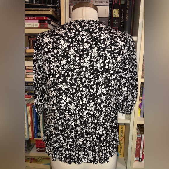 Ganni Black and White Floral Open Tie Front Peplum Blouse - Picture 7 of 9